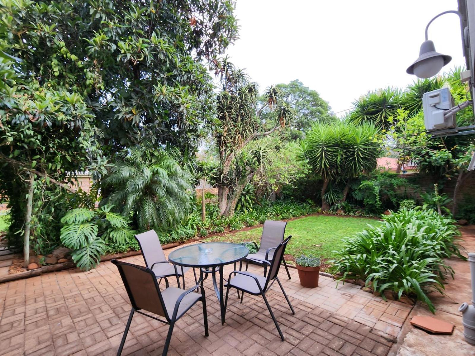 Tree Aloe Guest House Мокопане Номер фото